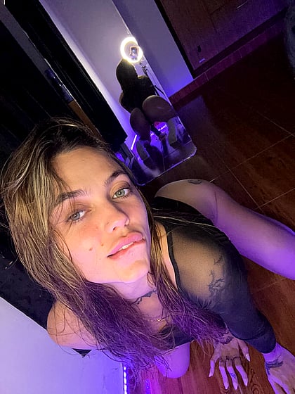 Smash This BTBF Slut: Emilia's Spread Pussy Picture Ready For Your Load'