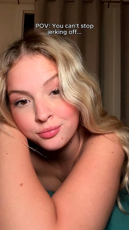 Cum Watch This 19F Fuckdoll Rub Her Wet Pussy Raw in Solo Masturbation Video'