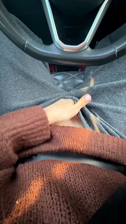 LegsEllie's Horny Fap Fest: Campus Slut Spreads & Squirts After College'