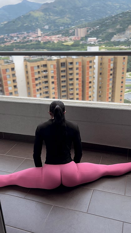 Watch This Horny Doll Spread Wide & Beg for Your Cum - Maggie's Split Practice Turned Fap Material'