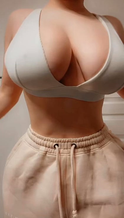 Jazmen00's Massive Tits & Tiny Waist - A Fuckdoll's Ultimate Display'