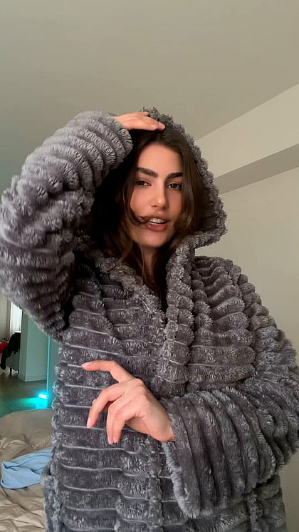 Watch Me Satisfy Myself Senseless: Horny Amateur Eva's Dirty Solo Toy Session'