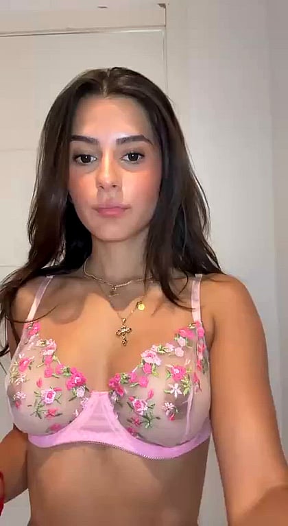 Watch this curvy fuckdoll get her big tits and fat ass worshipped!'