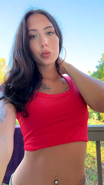 Watch me tease & please as I flash my tits in public - Cum feast your eyes!'