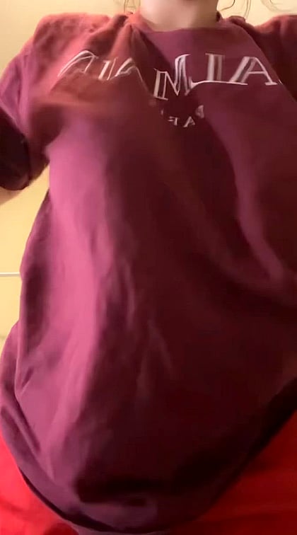 Baggy shirt can’t hide my fat fuckin’ tits - watch me jiggle those dolls out'