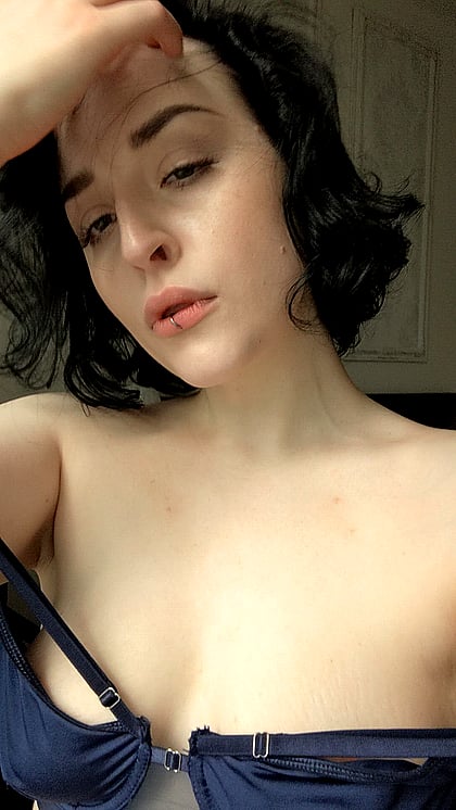 Pale Fuck Doll Zoe Spreading Her Juicy Secrets'