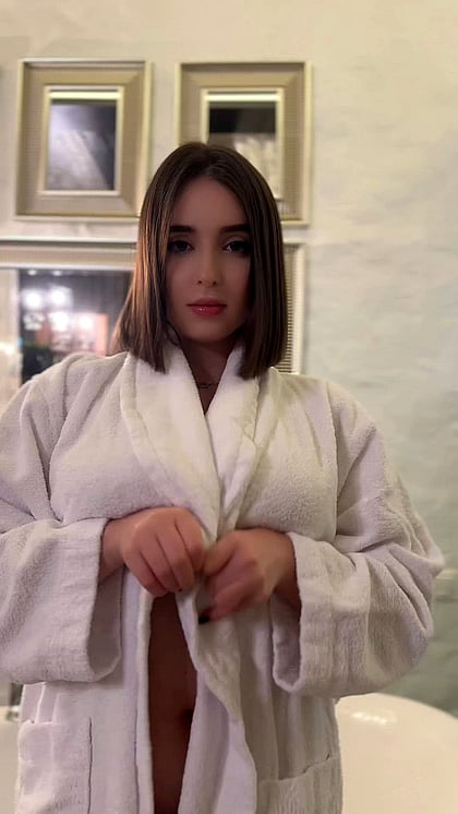 Watch & Wank: Suzanna's Juicy Tits Beg for Your Load'