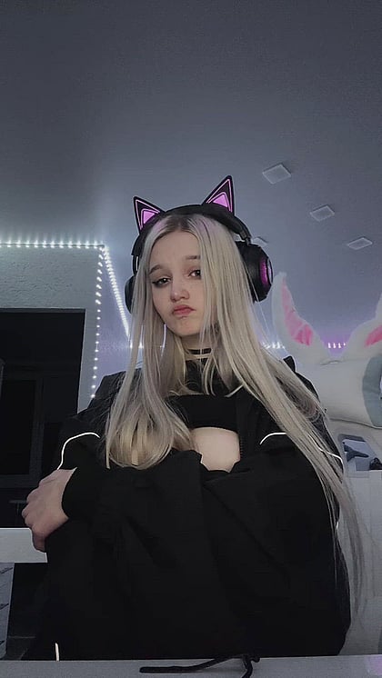 Joy's Hot Reveal: The Ultimate E-Girl Fuckdoll Experience'