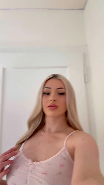Fuckdoll Ana Reign Unleashes Her Perfect Tits & Makes You Hard Instantly!'