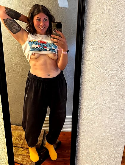 Iowa's Juiciest Peach Ready for Your Taste 🌽➡️ BTBF Slut'
