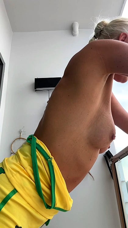 Natural Boobs Galore - Watch Me Play & Tease My Juicy Tits'