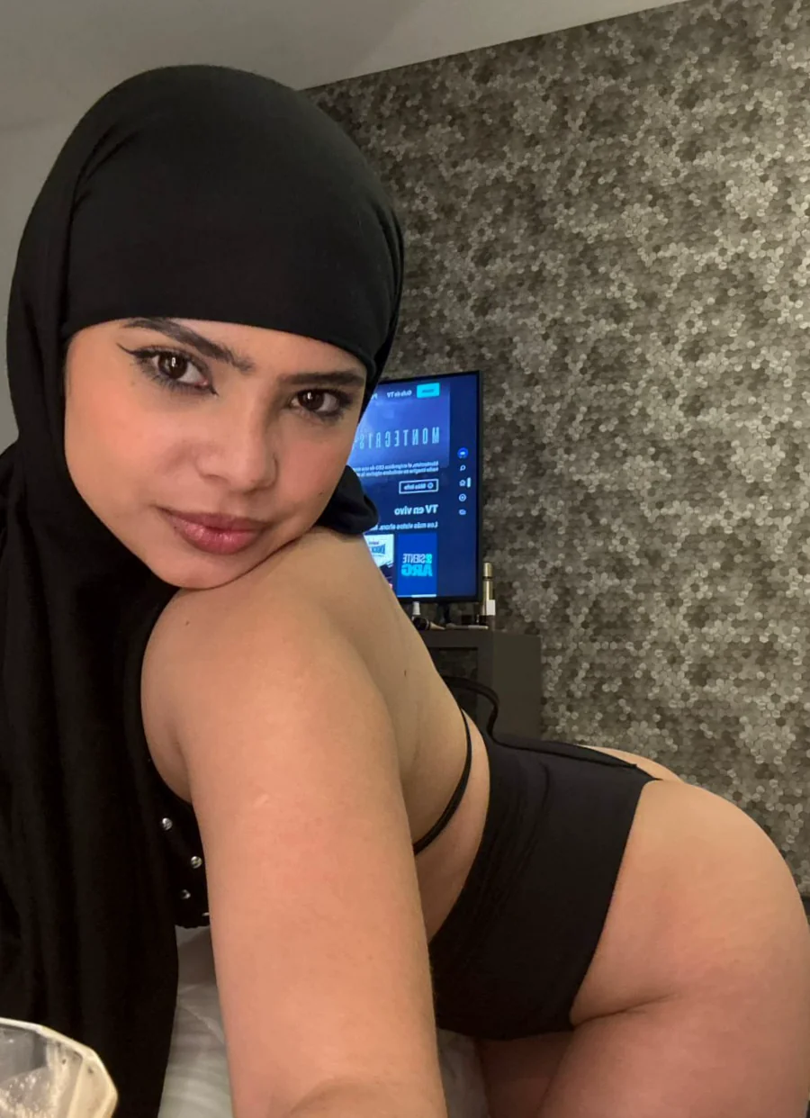 FATIMA's Fuckdoll Fantasy: Spread and Begging for Daddy's Load picture 1 of 1