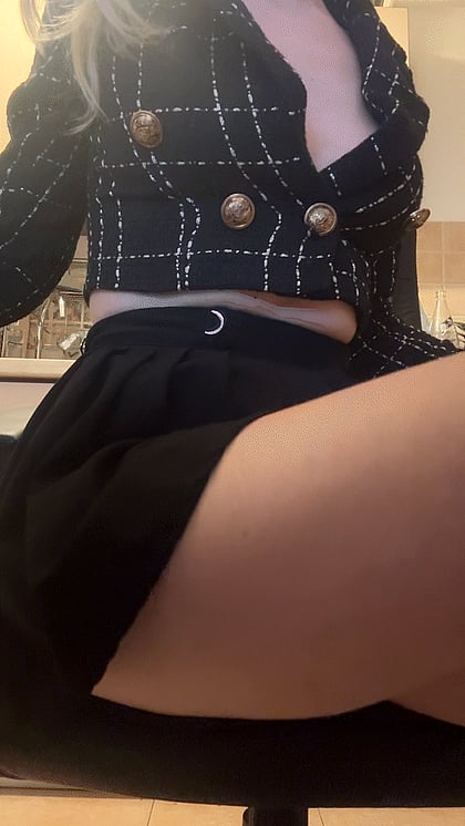 Be honest...is this fuckdoll or innocent girl behaviour? Dive into my wet fantasies!'