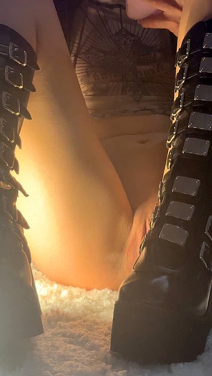 Watch my creamy pussy get soaked - should I shave or grow a bush? Tell me how to make you cum!'
