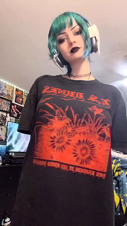 Watch Me Get Off: Goth Fuckdoll's Addictive Masturbation Video That'll Make You Cum Hard'