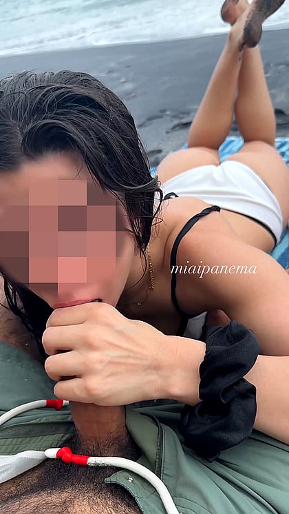 Sucking Cock on the Sandy Shore: My Wet Beach Blowjob and Cum-Swallowing Fantasy'