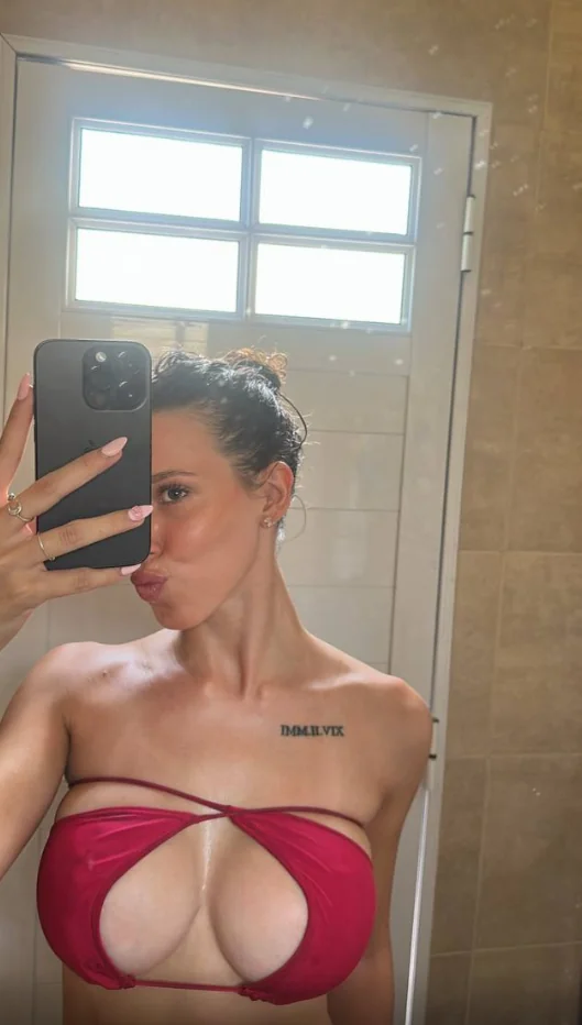 Wanna see me get wet and wild? Cum watch my dirty pics and vids, I'm your personal fuckdoll! picture 1 of 6