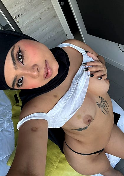 I'm a Horny Muslim Slut Begging for Your Cock to Fill My Pussy'
