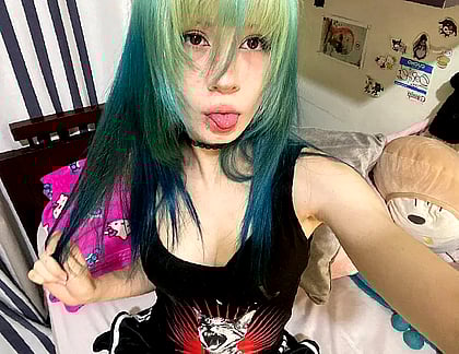 BTBF Slut Shows Off Fist-Fucking Skills to Make You Cum Hard'