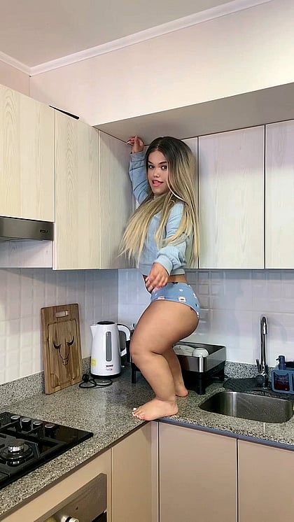 GABBIE tHe gIrAfFe's Tiny Midget Holes: Ready for Your Cock to Cum Hard'