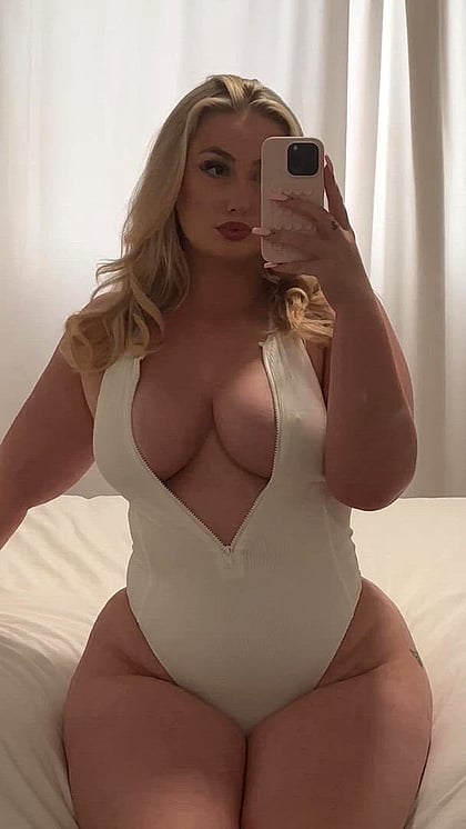 Your Blonde Fuckdoll Has Arrived: Watch Me Spread and Cum Hard!'