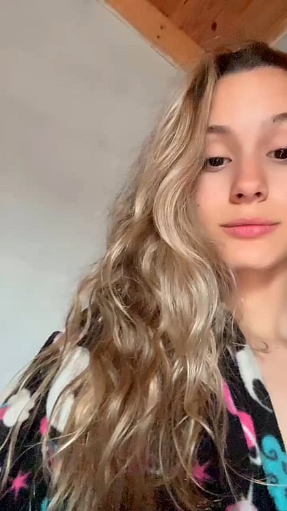 18F Slut Can't Believe She's Spreading Her Juicy Pussy For You - Watch Me Get Dripping Wet & Beg For Cum'