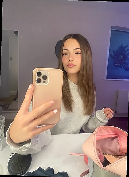 Freshly 18 and Dripping for You to Jerk Off to My Seeping Pussy Pic'