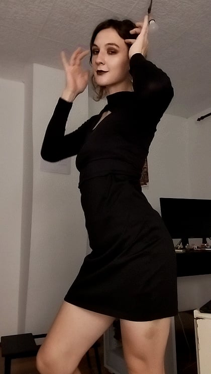 Princess of Darkness Fuckdoll Fucks Herself Raw in This NSFW Video'