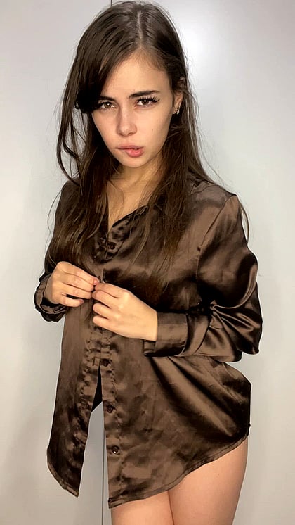 Fuckdoll Mona⭐ Gets Nasty & Undresses for Your Pleasure'