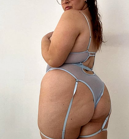 Pregnant Yelo's Bare Baby Bump: Would You Pass or Pound This MILF-in-the-Making?'