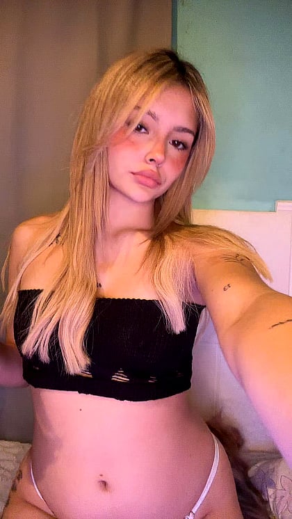 Fuckdoll Kaylie Sends Her Filthy Nudes To 76 Horny Strangers - Watch Me Get Desperate For Your Load'