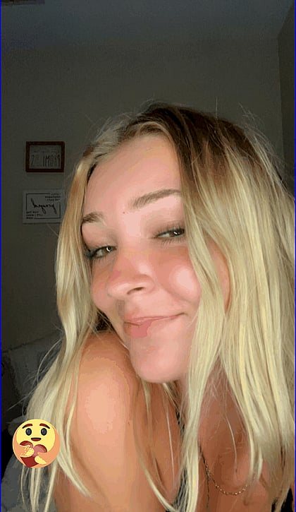 This lil doll is ready to be gripped and mounted [F18]'
