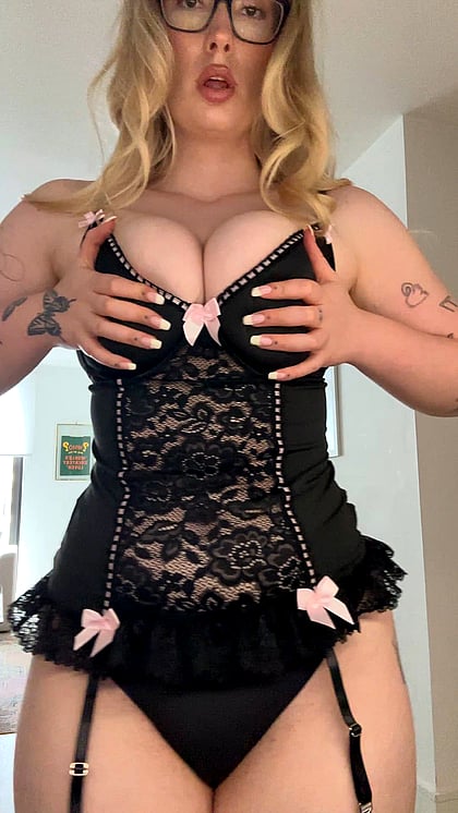 Thick Fuckdoll Rubey Gets Her Perfect Tits Out - Watch Me Strip & Pornstar Masturbation'